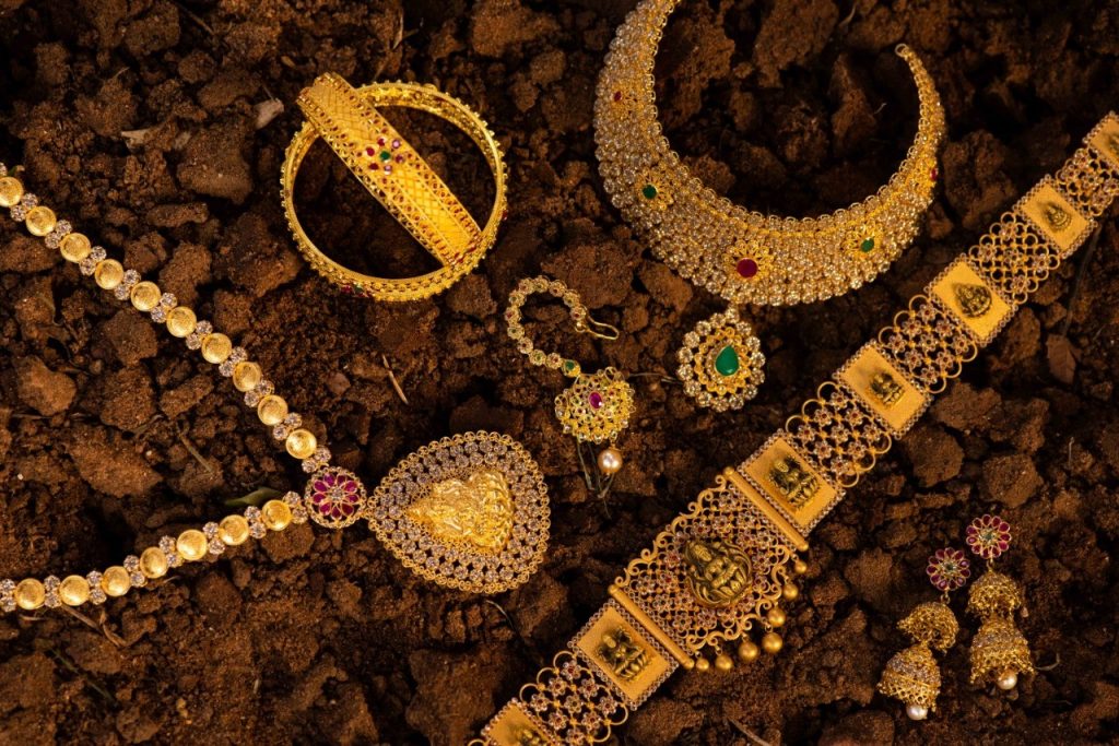 Bridal Pokli set with top to bottom Indian Bridal jewellery