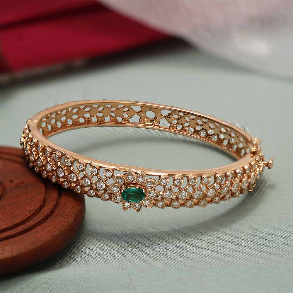 Shop Suave 18K Gold and Diamond Bracelet | Gehna