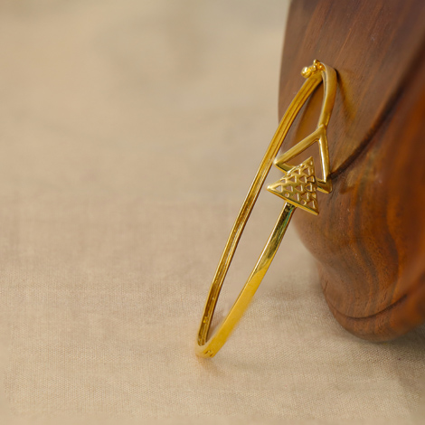 14Kt Gold Genuine Natural Diamond Open Triangle Bracelet –  elizabethjewelrycompany